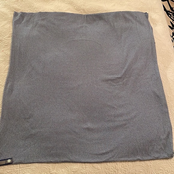 Large lulu lemon blue scarf - Picture 3 of 5